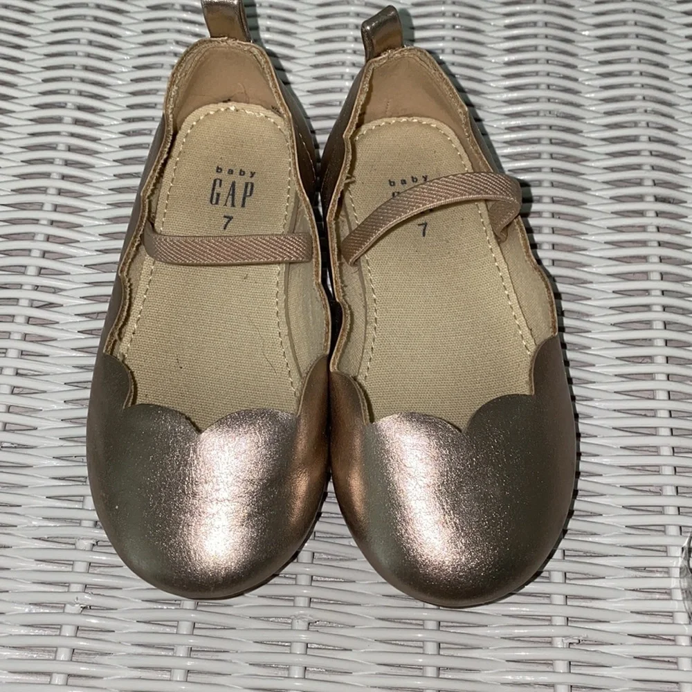 Baby Gap Girls Metallic Gold Flats size 7